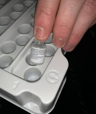 В Германии началась вакцинация против коронавируса: как ее проводят?