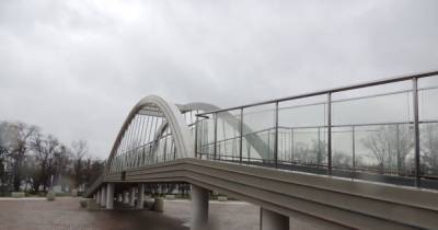 В оккупированном Крыму треснула 55-метровая копия Керченского моста: она до сих пор открыта для пешеходов
