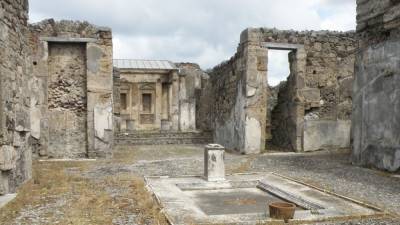 Археологи раскопали античный киоск со следами пищи в Помпеях