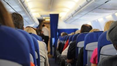 Самолет Екатеринбург — Москва задержали на час из-за пассажирки без маски