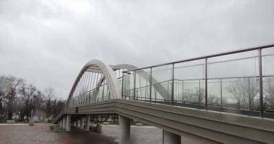 Плохая примета. Миниатюрная копия Керченского моста начала трещать по швам (фото)