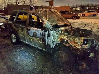 В Смоленском районе вспыхнули два автомобиля