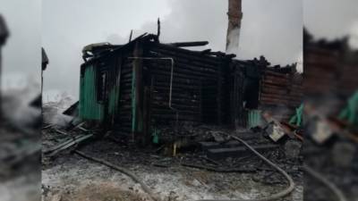Утренний пожар уничтожил частный дом в Смоленской области