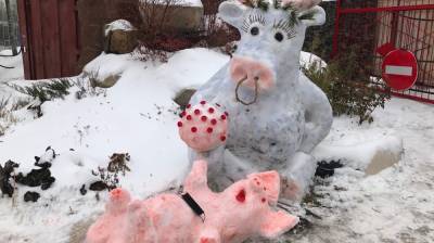 В Воронеже слепили новую снежную скульптуру у авторынка