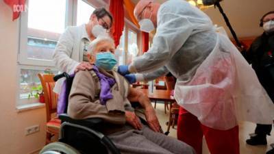 В Германии началась массовая вакцинация от коронавируса
