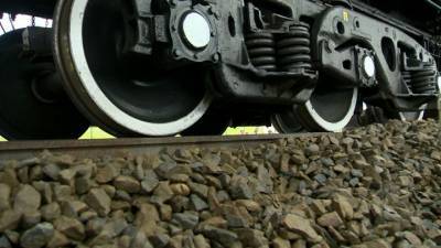 Следователи выяснят, как мальчик, лишившийся ног, попал под поезд