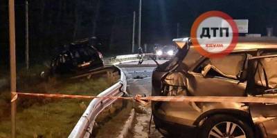 В Киевской области на трассе столкнулись два автомобиля, погибли непристегнутые водитель и пассажир