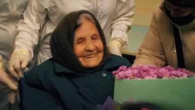 «Главное — беречь свои нервы»: в Татарстане 101-летнюю пенсионерку вылечили от коронавируса