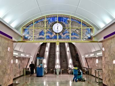 Две станции метро досрочно закроют в Петербурге 31 декабря