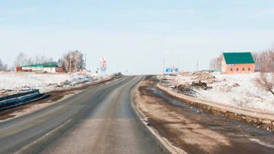 На трассе в Карагандинской области опрокинулась автоцистерна с серной кислотой