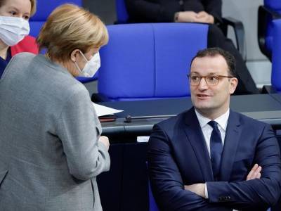 Меркель утратила лидерство в рейтинге популярности среди немцев. Её обошел Шпан