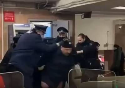 В московском метро во время задержания умер мужчина