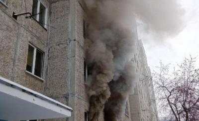 В Тюмени во время пожара в многоквартирном доме пострадали два человека