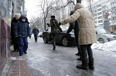Киевлян предупредили о гололеде на дорогах