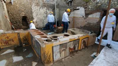 Древний киоск для продажи еды раскопали в Помпеях.