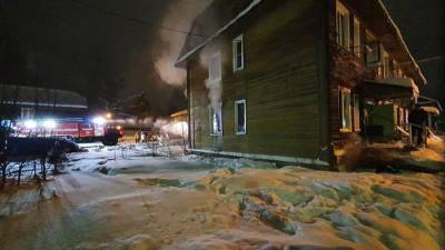 Женщина погибла при пожаре в деревянном доме в Коми