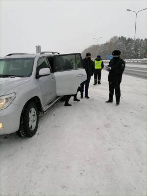 У кемеровчанина арестовали Toyota Land Cruiser за долг приятелю в 2 млн рублей