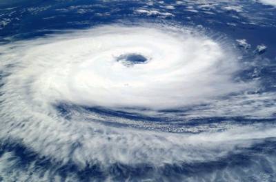 Ураган «Белла» оставил без света 34 тысячи домов во Франции