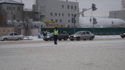 В Челябинске иномарка после ДТП вылетела на тротуар и сбила пешехода