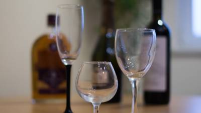 Ученые узнали, почему пожилые люди лучше чувствуют вкус вина