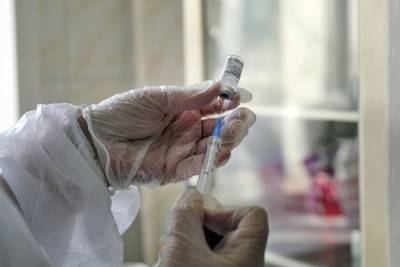В Москве открылась запись на вакцинацию от COVID для пожилых