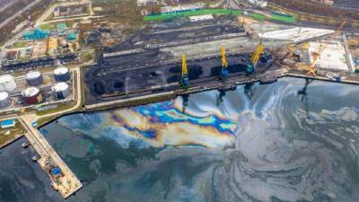 В акваторию Находки сбросили нефтесодержащие отходы