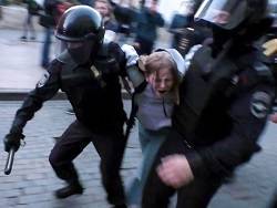 Избитая на акции протеста девушка: "В России мы не добьемся справедливого суда".