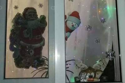 Жители Умётского района украсили окна к Новому году