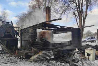 Мужчина не смог выбраться из горящего дома в Тверской области