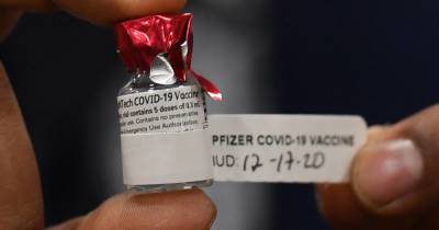 Pfizer задержала поставку вакцины от COVID в Испанию