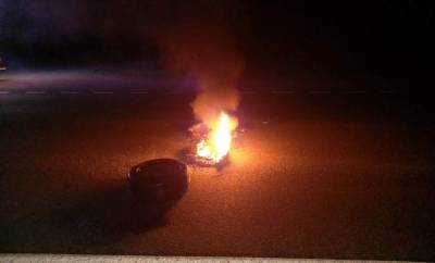 Четырех мужчин подозревают в поджоге покрышек на дороге под Слонимом