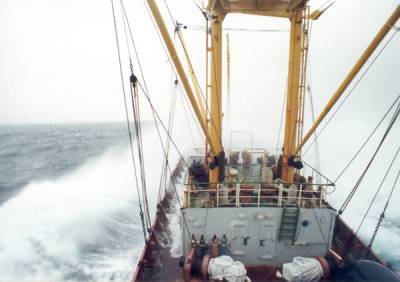 Минимум один человек погиб при крушении судна в Баренцевом море