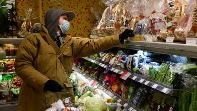 Опрос: 31% россиян планирует уменьшить траты на продукты в 2021 году