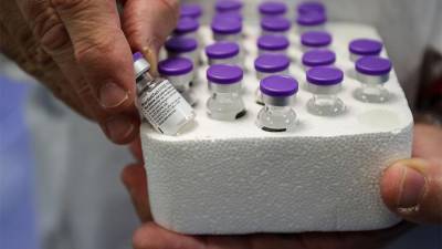 Доставку новой партии вакцин Pfizer в Испанию отложили на день