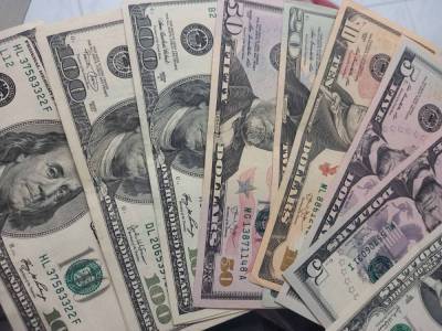 Украинцев из-за праздников ждет новый курс доллара: Сколько заплатим за валюту