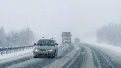На двух трассах в Башкирии ограничено движение из-за снегопада