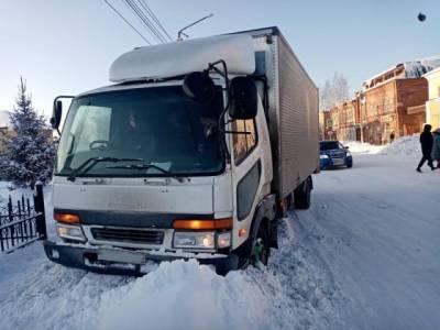 В Кузбассе водитель грузовика сбил 17-летнюю девушку