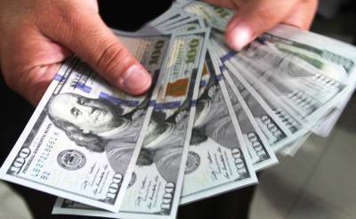 Доллар растет несмотря ни на что. ЦБ опубликовал новые курсы валют