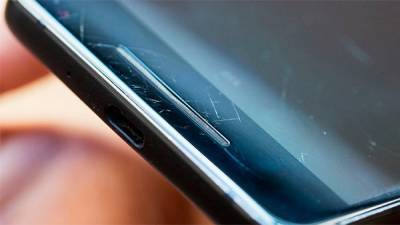 Huawei придумала свой метод устранения царапин на экране и заднем стекле смартфона