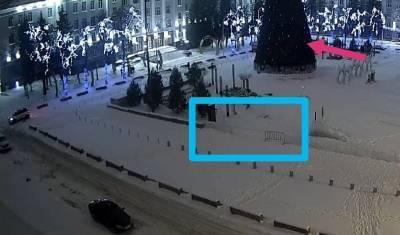 В Уфе на Советской площади сломалась пиксельная ёлка стоимостью 12 миллионов рублей