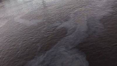 Иностранное судно сбросило нефтепродукты в Приморье
