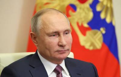 Путин поручил кабмину профинансировать трансляцию спектаклей в кинотеатрах