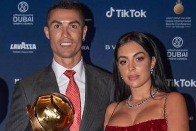 Джорджина Родригес поддержала Криштиану Роналду на церемонии вручения наград Globe Soccer Awards