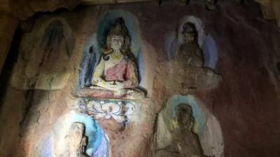 В Китае нашли вырезанные в скале фигуры Будды возрастом 900 лет