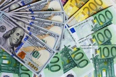 Евро плавно растет, а доллар падает: утренний межбанк