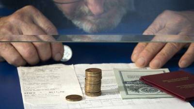Испугавшиеся нового налога пенсионеры запасаются наличными