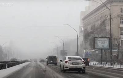 Сильный ветер и мороз: спасатели предупредили водителей — почему надо быть осторожными на дорогах