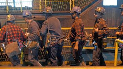 Двое шахтеров в Луганской области попали под завал