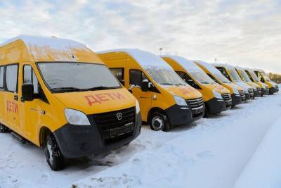 Школам Смоленской области передали новые автобусы
