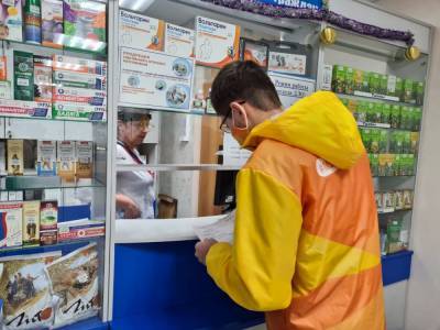 В Корсакове волонтеры помогают с доставкой лекарств